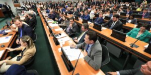 ccj-da-camara-retoma-analise-do-fim-da-escala-6×1-nesta-quarta