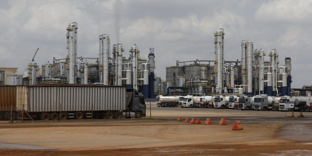 Conferência na Colômbia discute menor uso de combustíveis fósseis