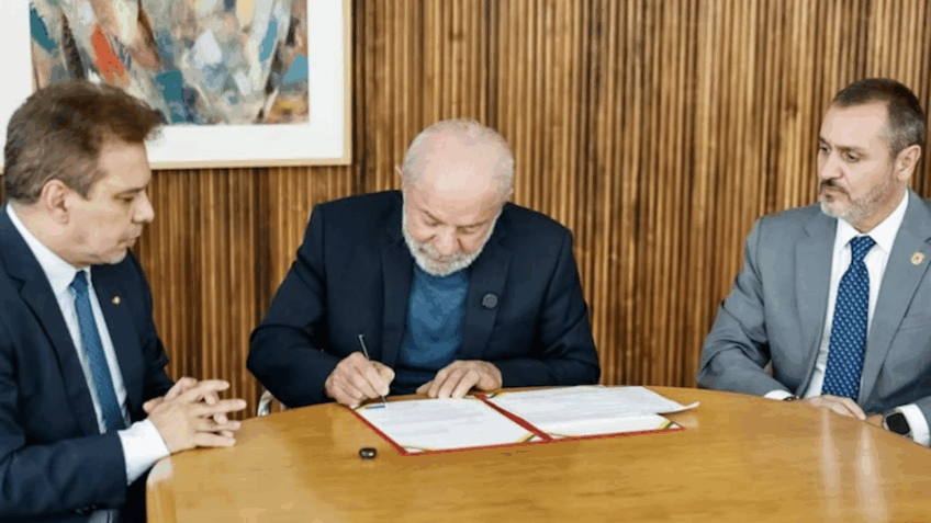 Lula dá parabéns a Andrei por retirar credenciais de agente dos EUA