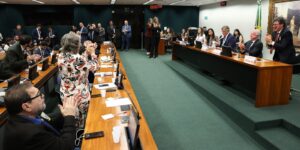 ccj-aprova-admissibilidade-de-propostas-que-acabam-com-escala-6×1