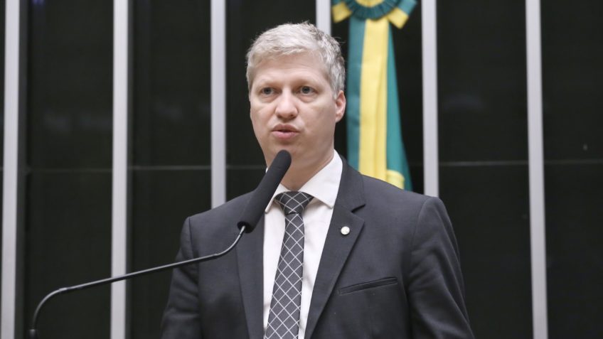 Conselho de Ética aprova suspensão de Van Hattem, Trovão e Pollon