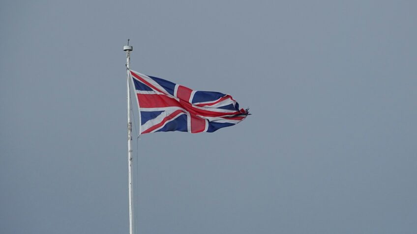 Reino Unido envia embarcações a Ormuz