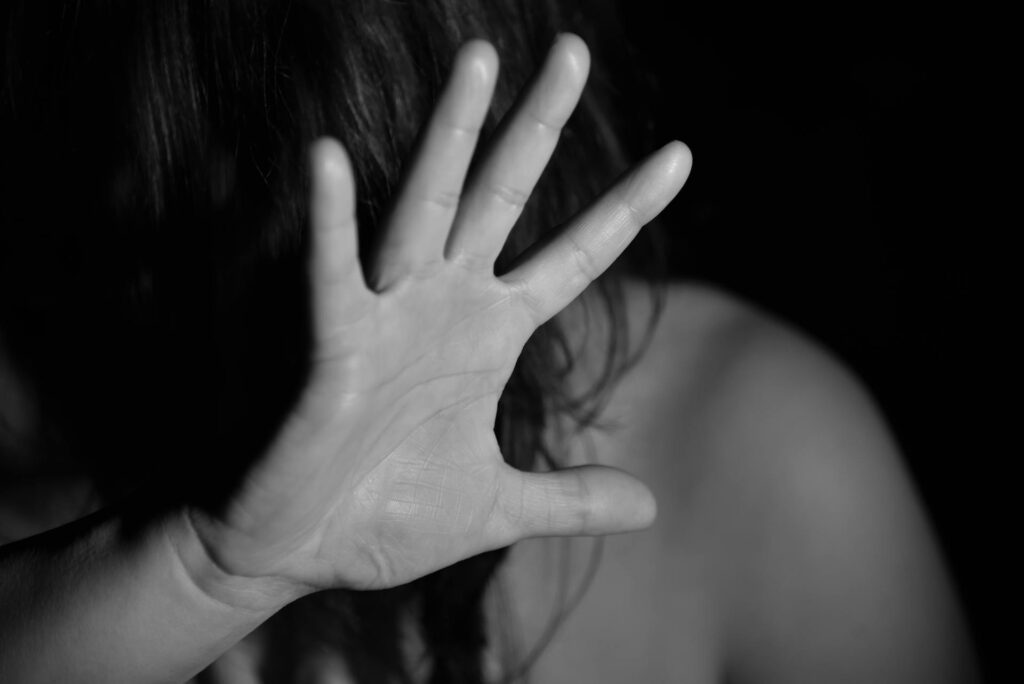 Homem é preso por manter ex-esposa em cárcere na frente dos filhos em RO