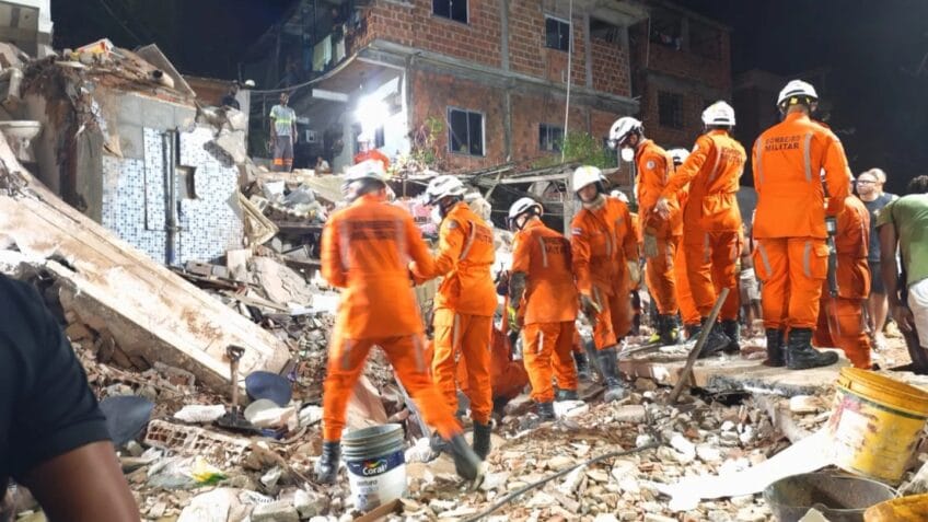 Desabamento em Salvador deixa ao menos 1 morto