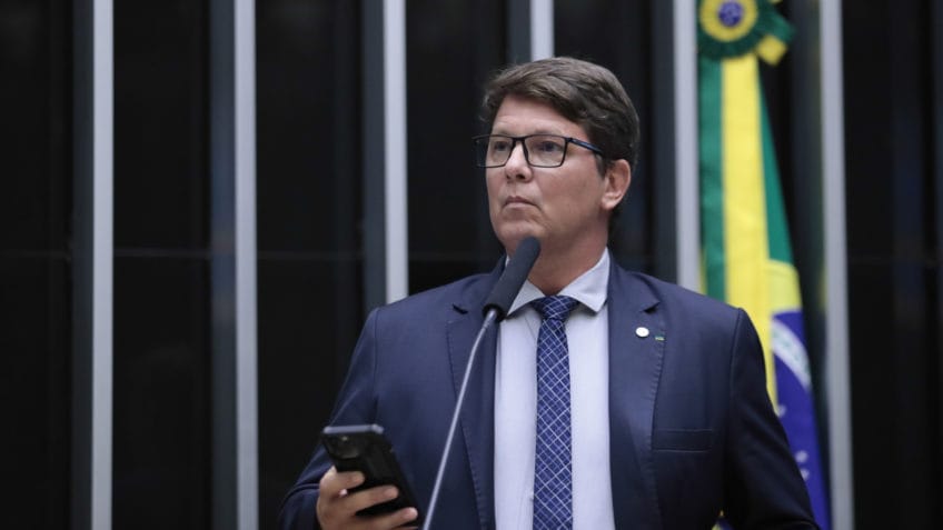 Frias nega ao STF uso de emenda para filme de Bolsonaro