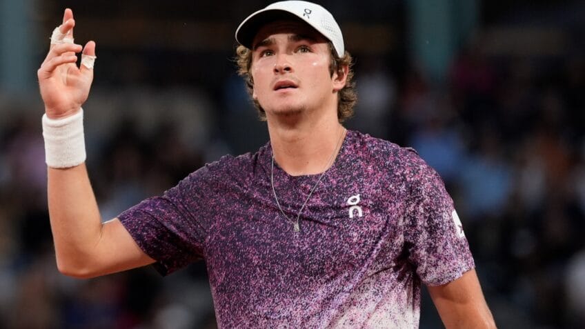 João Fonseca é eliminado em Roland Garros e fatura R$ 2,7 mi