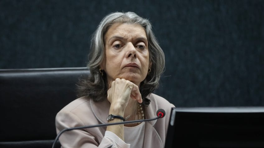 Cármen critica votação do Senado que restringiu aborto para crianças