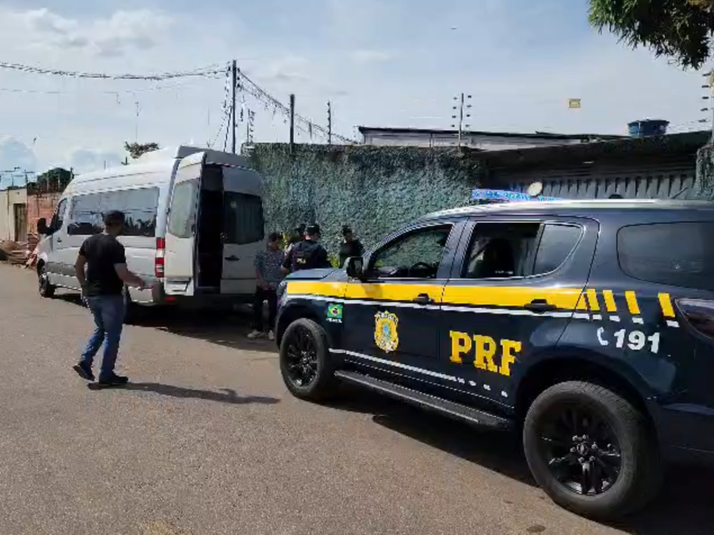 Grupo de 17 venezuelanos é resgatado pela PRF em cidade do Acre
