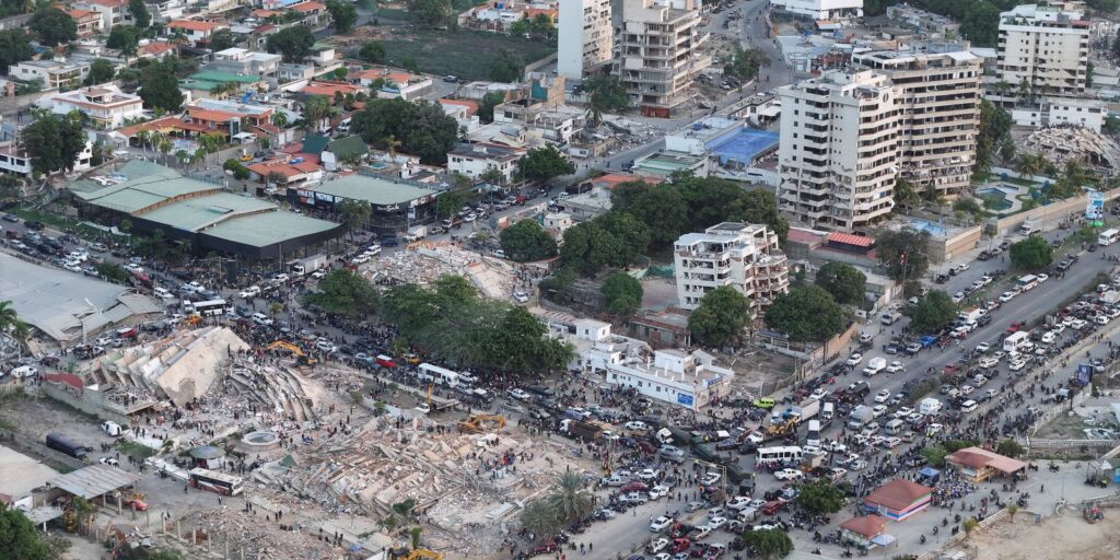 Número de mortos passa de 2 mil e Venezuela decreta luto de sete dias