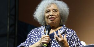 flip:-angela-davis-cita-pensadores-brasileiros-e-critica-gentrificacao