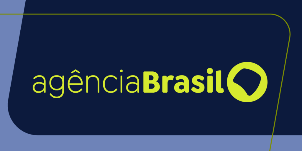 Grupo de 20 pessoas fica à deriva no Rio e é resgatado pelos bombeiros