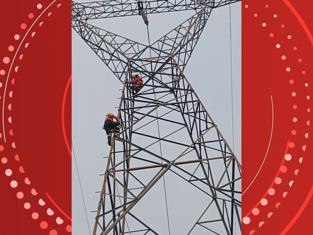 Criança de 5 anos é resgatada de torre de transmissão em Ariquemes, RO, a mais de três metros de altura