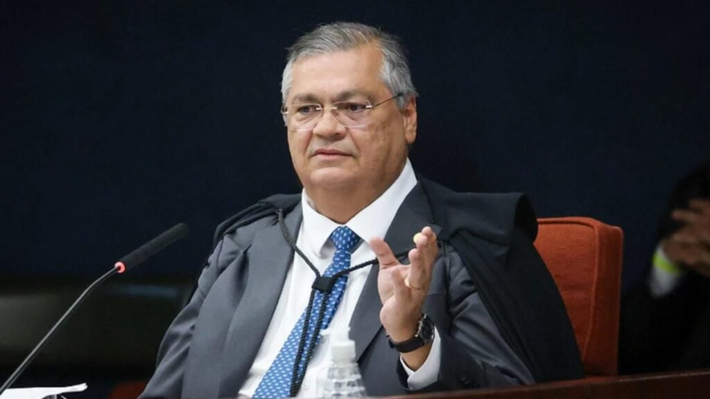 Dino anuncia prisões e deixa Brasília e advogados em alerta