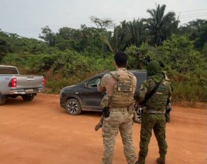 tres-pessoas-sao-presas-e-adolescente-apreendido-com-carros-roubados-em-ro