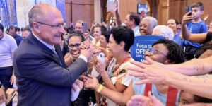 em-aparecida,-alckmin-pede-isencao-da-justica-eleitoral