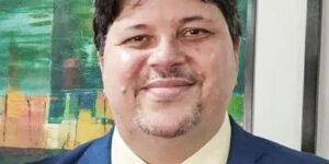 jornalista-brasileiro-critico-a-milei-e-deportado-da-argentina