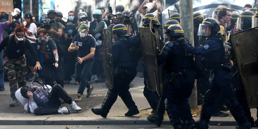 Adolescentes franceses fazem mais um dia de protestos sobre escolas
