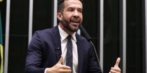 deputado-andre-janones-e-internado-com-arritmia-em-sao-paulo