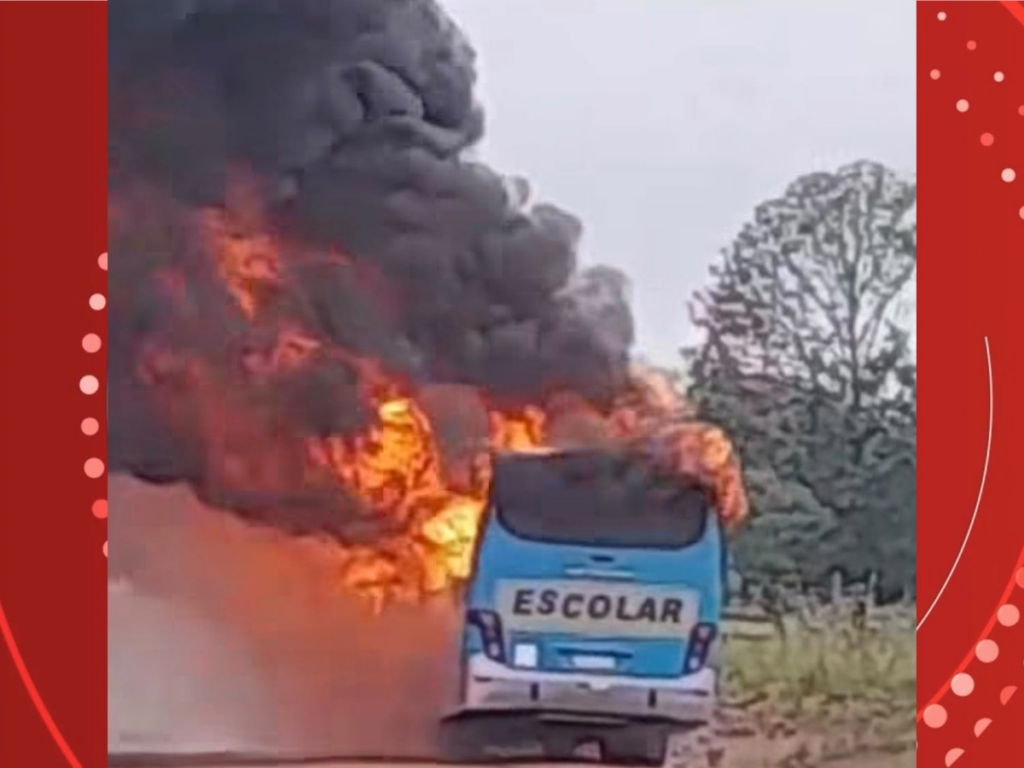 onibus-escolar-pega-fogo-em-assentamento-de-candeias-do-jamari,-ro