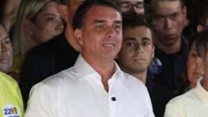 flavio-cruzou-a-fronteira-e-pegou-aviao-para-o-equador,-diz-migracao-argentina